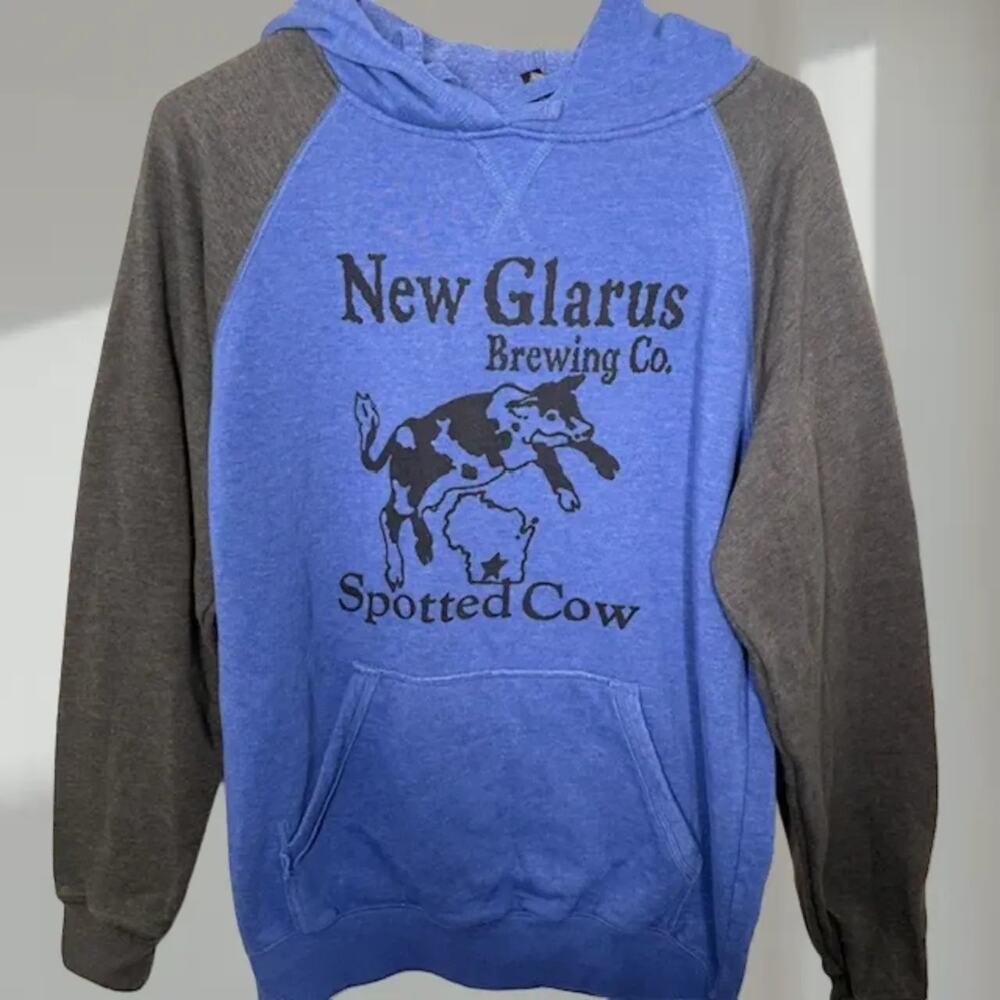 New Glarus Brewing Co. Spotted Cow Raglan Hoodie (Men’s Medium)